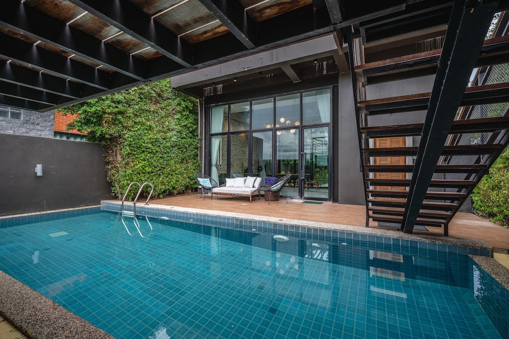 2BR Hidden Gem Garden Pool Villa - Photo 4