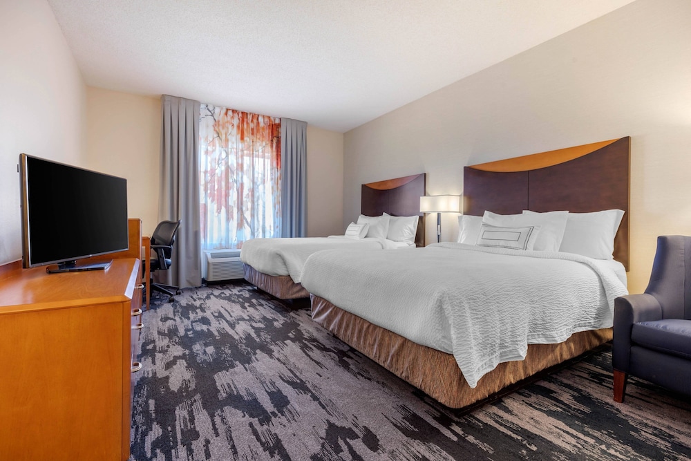 Room, 2 Queen Beds (Mobility/Hearing Access, Roll-In Shwr) - Photo 7