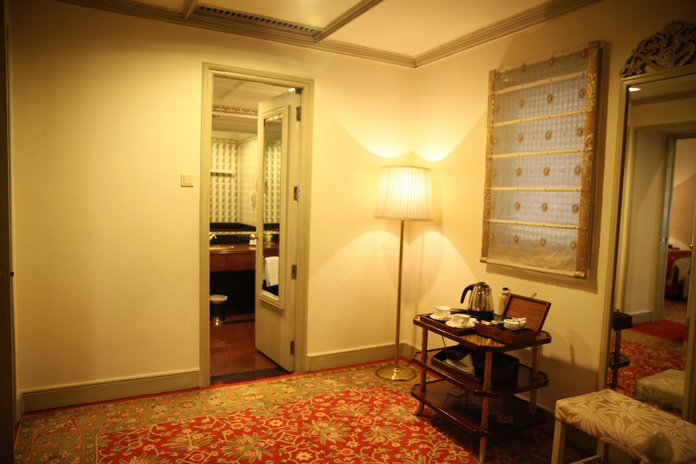 Luxury Room, 1 King Bed, Garden View photo 3
