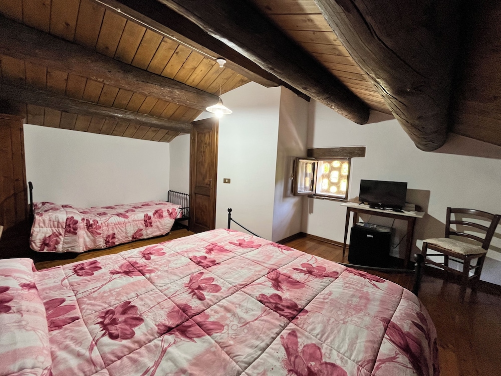 Standard Triple Room photo 2