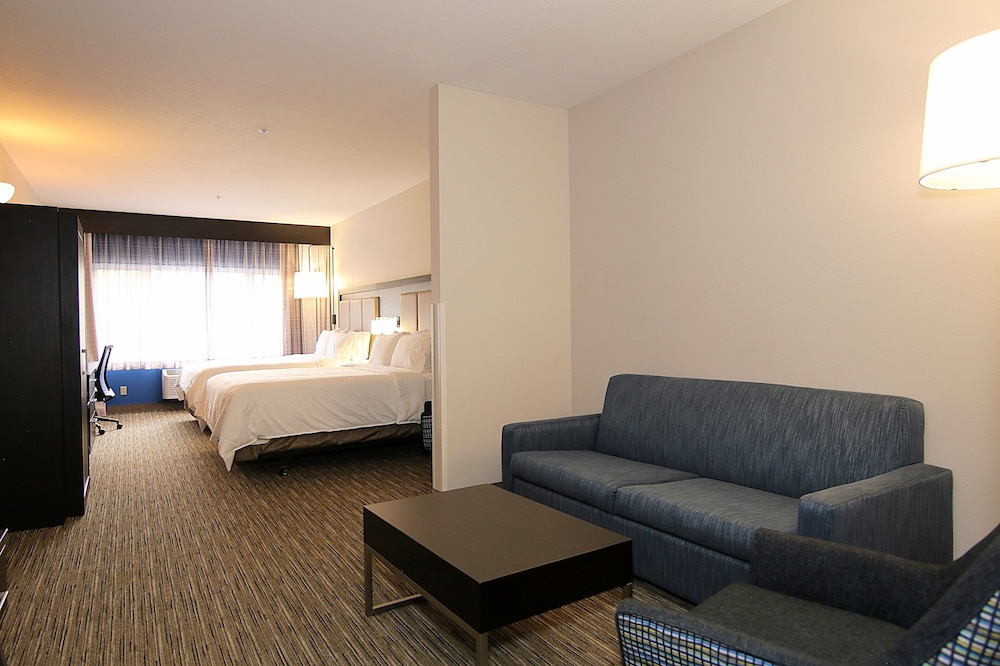 Suite, Multiple Beds - Photo 4