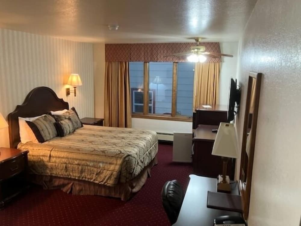 Deluxe Room, 1 Queen Bed (Accessible) photo 2