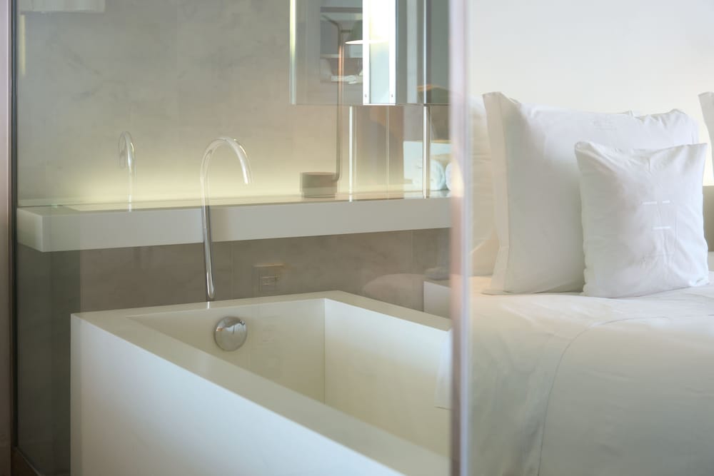 Club Room, Balcony - Photo 3