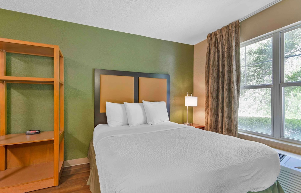 Standard Studio, 1 Queen Bed, Non Smoking - Photo 1