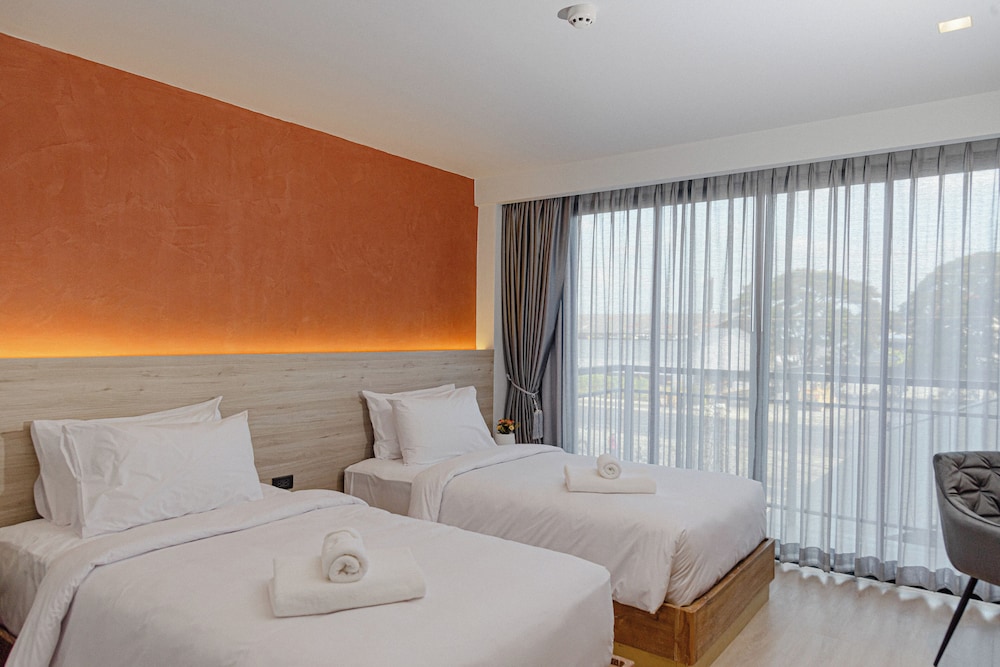 Premier Twin Room, Park View