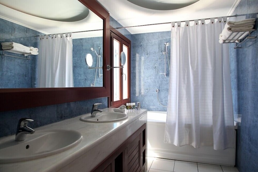 Cozy Honeymoon Suite Sea View - Photo 10