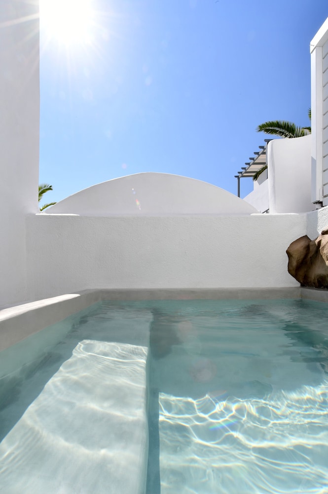 Romantic Suite, 1 Queen Bed, Hot Tub photo 3