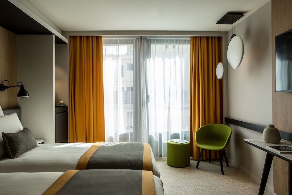Privilege, Room, 2 Twin Beds thumbnail 5