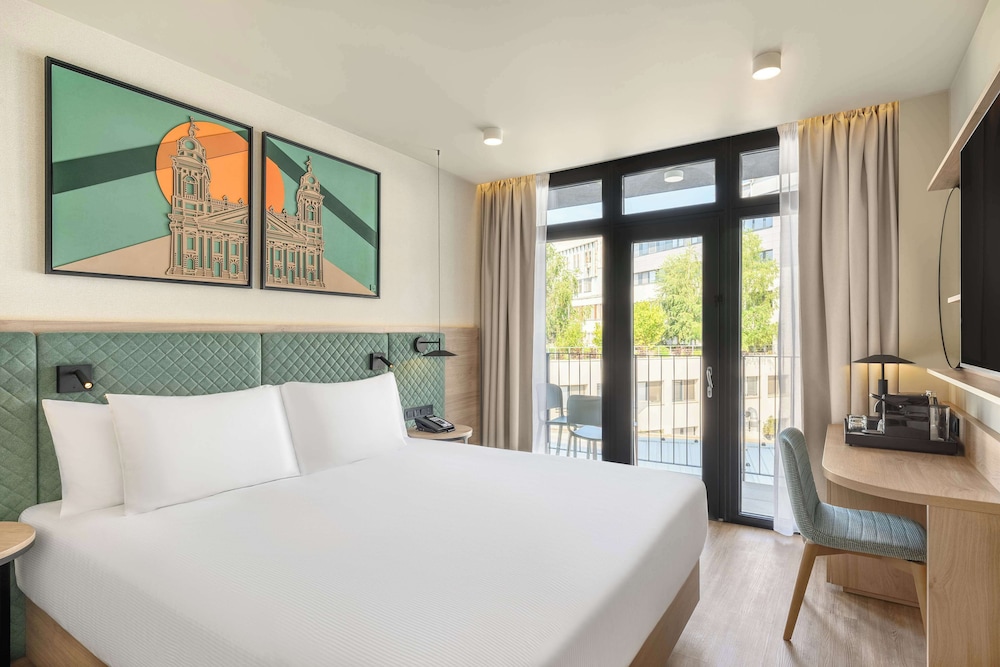 Deluxe Double Room, 1 King Bed photo 3