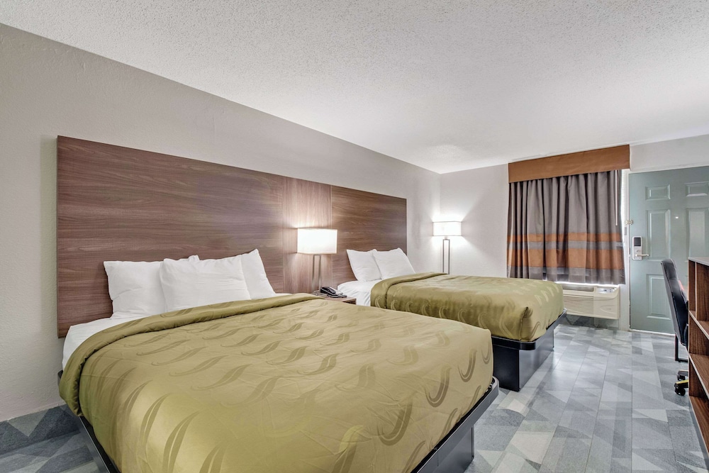 Standard Room, 2 Double Beds, Non Smoking photo 3