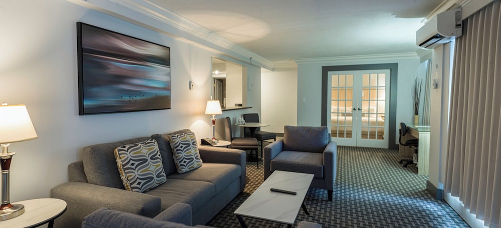 Premium Suite - Photo 11