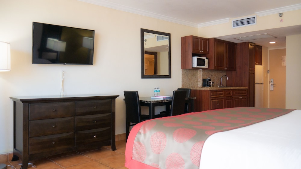 Room, 1 King Bed, Non Smoking - Photo 2