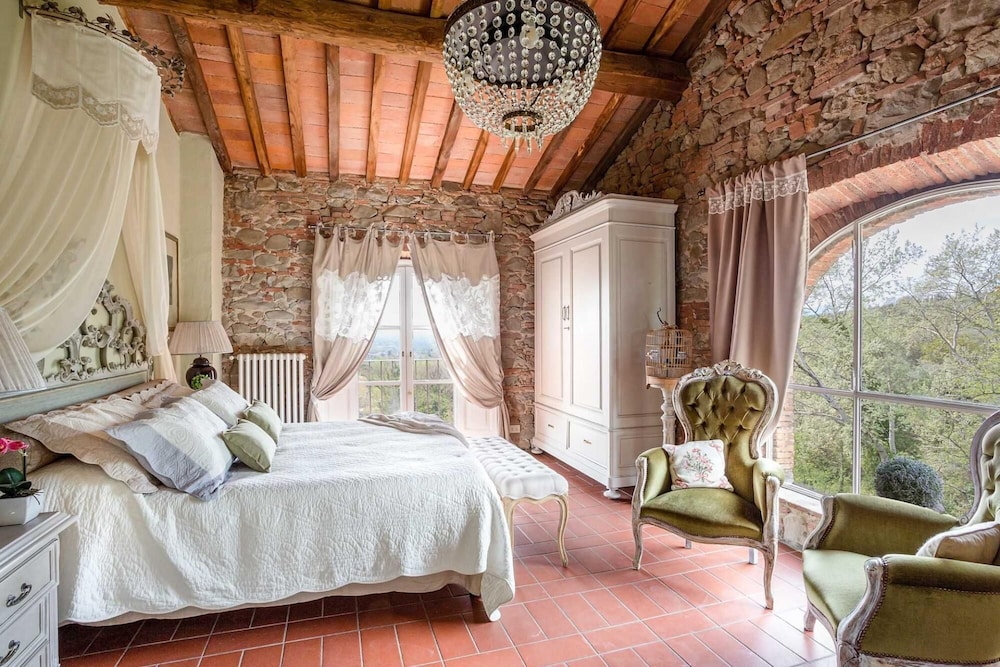 Villa photo 2