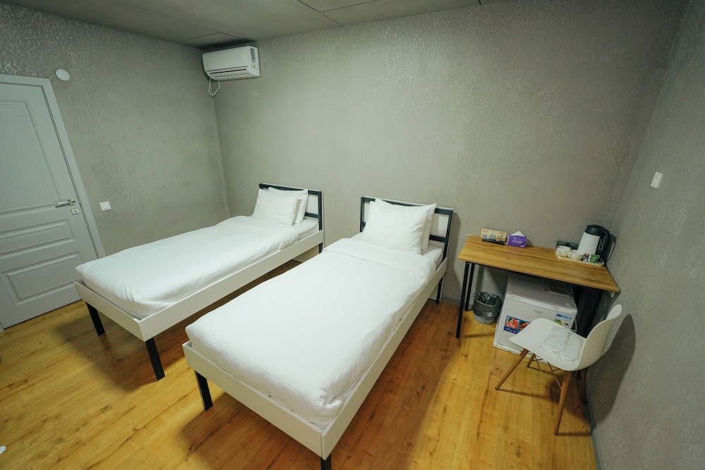 Standard Twin Room photo 2