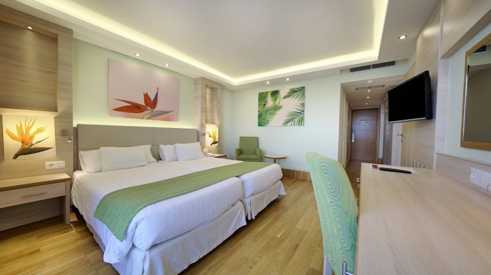 Double Room Double Room