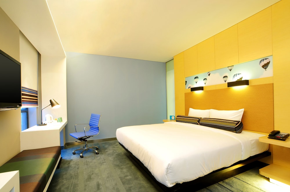 Room, 1 King Bed, City View (Breezy) photo 3