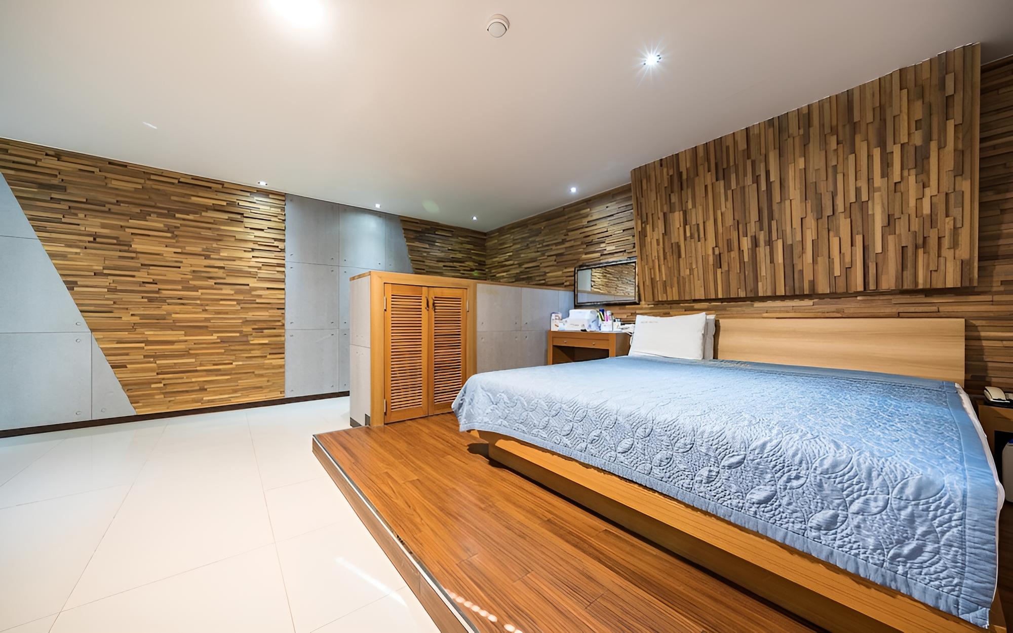 Room (VIP A-Large Spa (Netflix viewing avai) - Photo 1