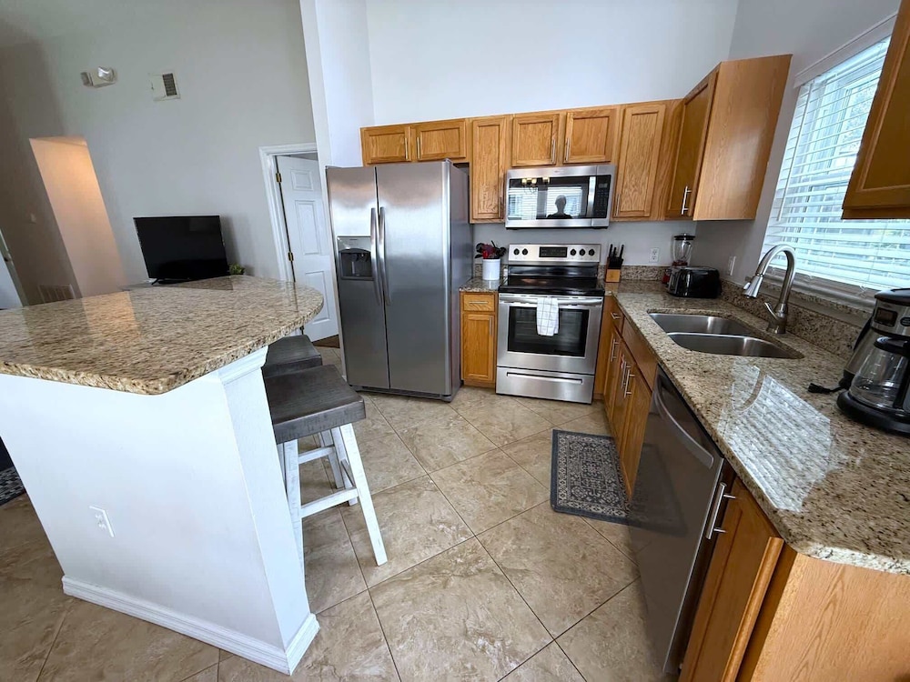 House, Multiple Beds, Pool Access, Pool View photo 2