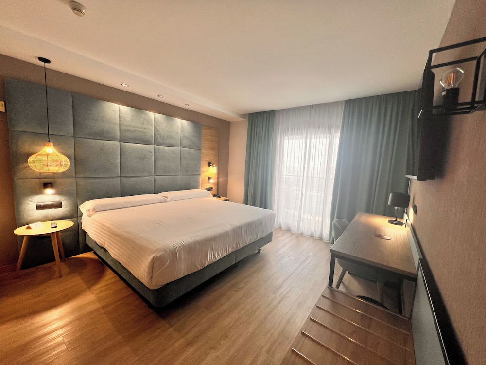Premium Room - Photo 6