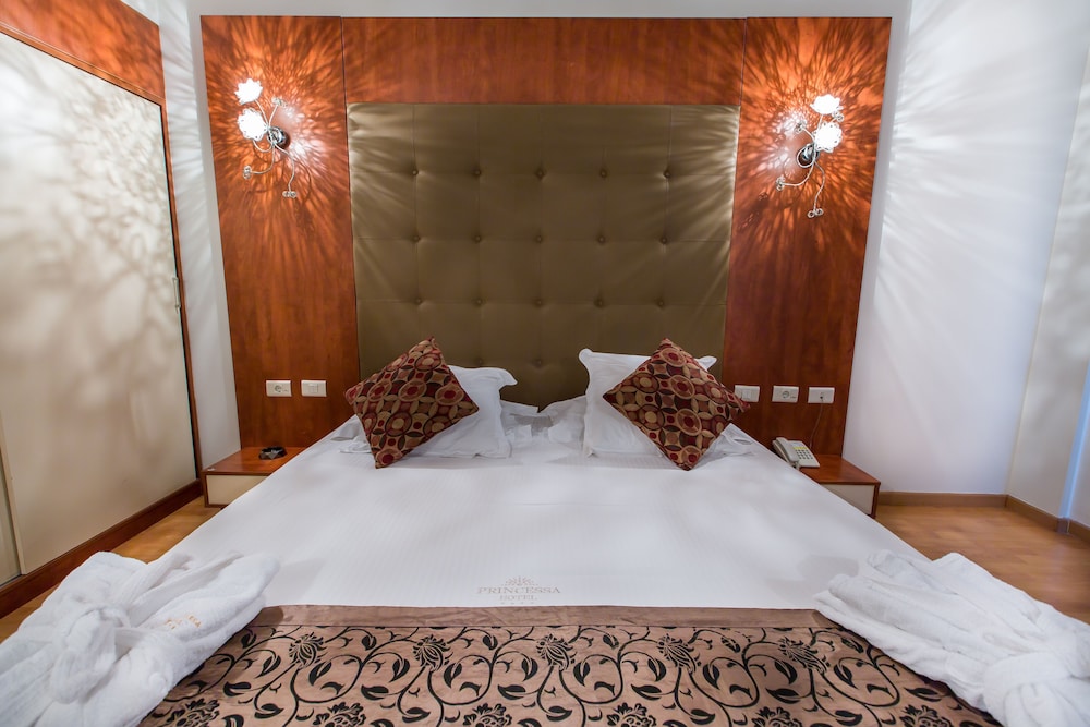 Suite (Ambassador) - Photo 1
