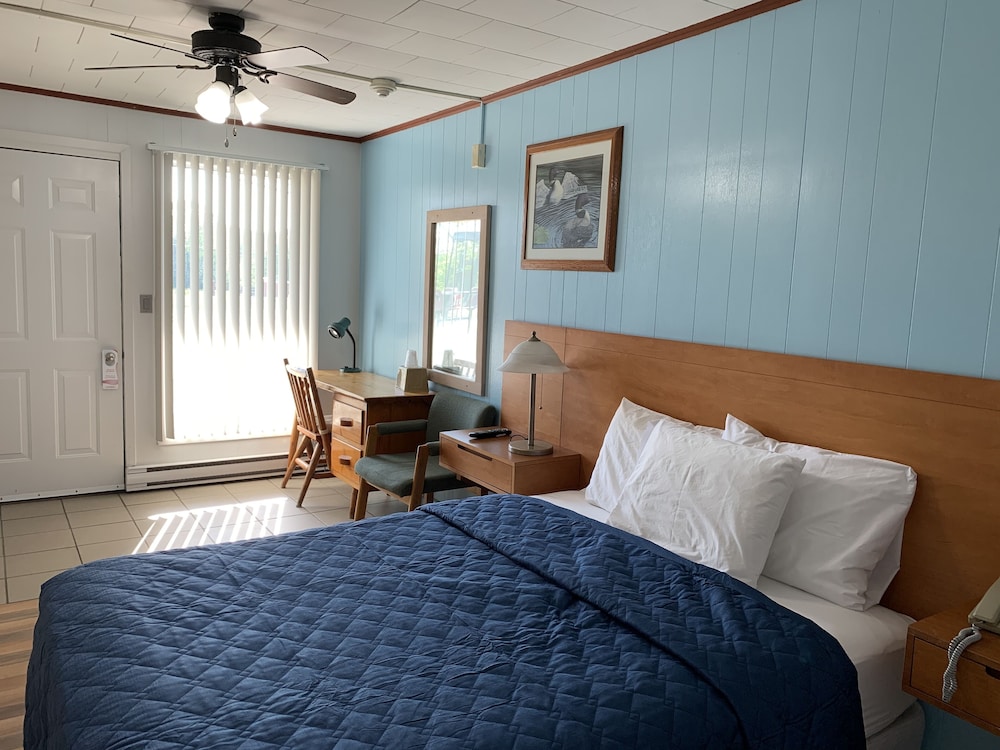 Standard Room, 1 Queen Bed photo 2