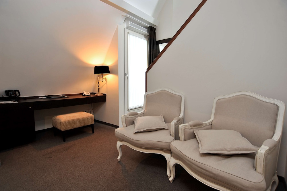 Suite, 1 King Bed, Balcony - Photo 5