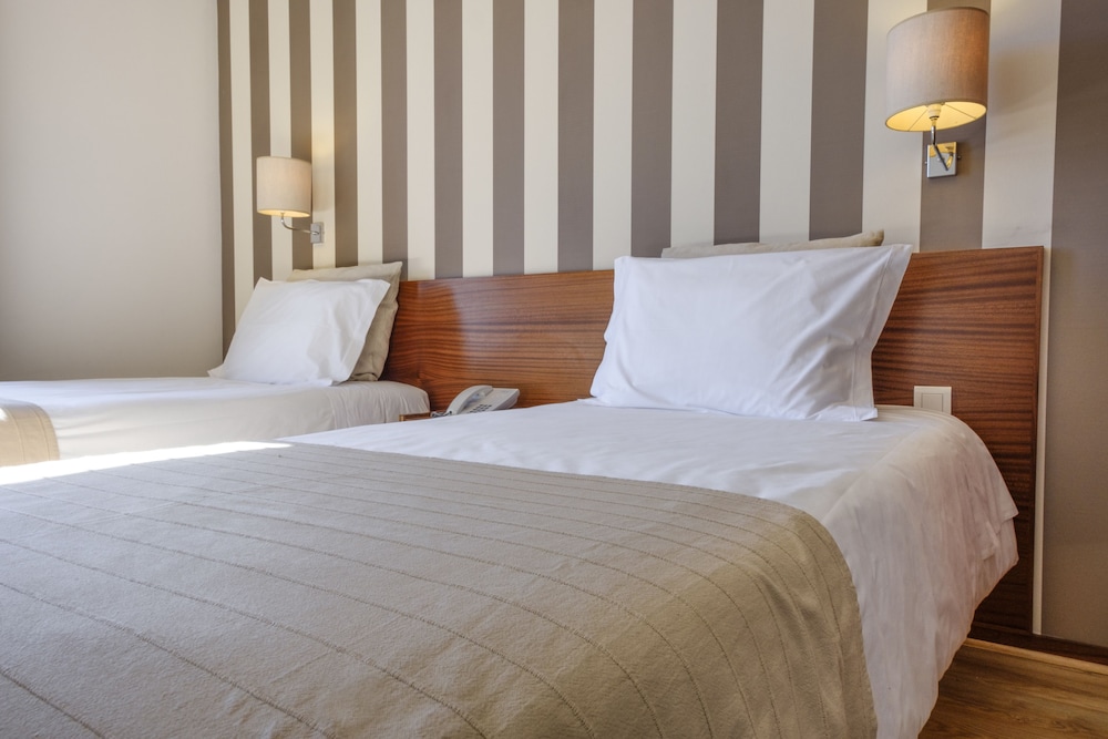 Twin Room - Photo 3