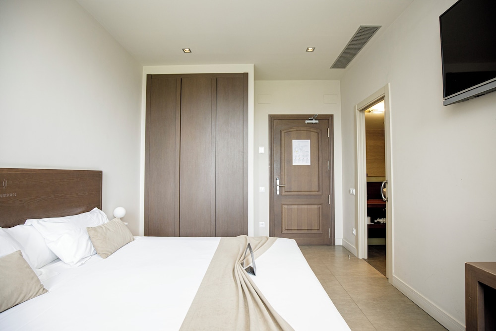 Standard Double Room (Single Use)