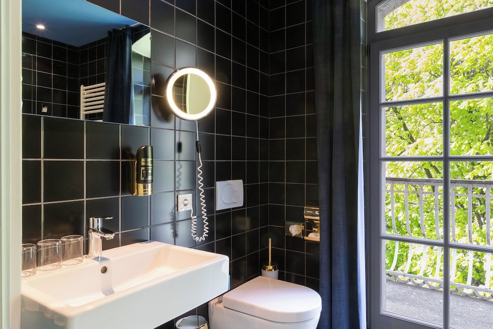Quadruple Room, Private Bathroom - Photo 7