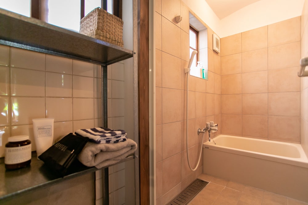 2F Premium Twin Room, Non Smoking (Restrooms are only on the 1st floor) photo 3