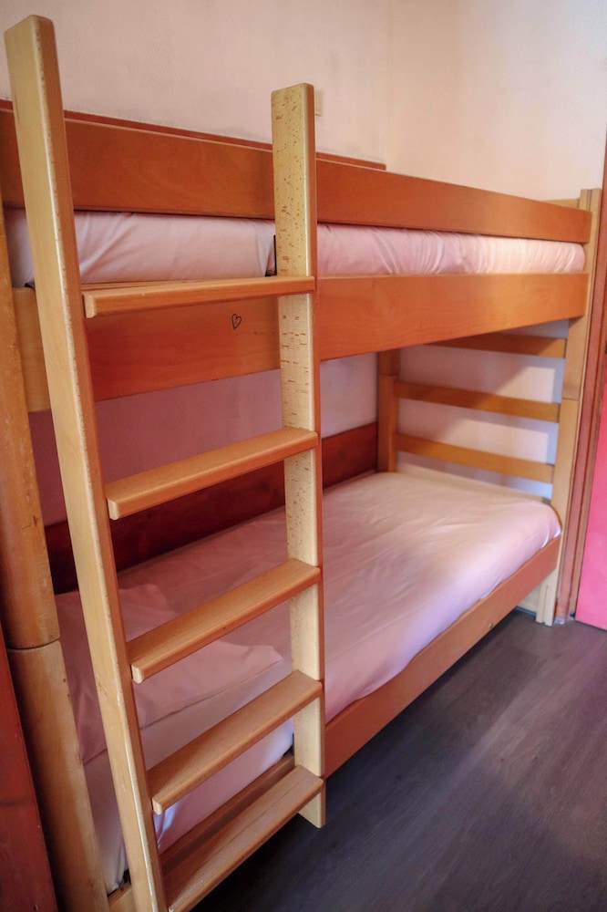Economy Triple Room photo 2