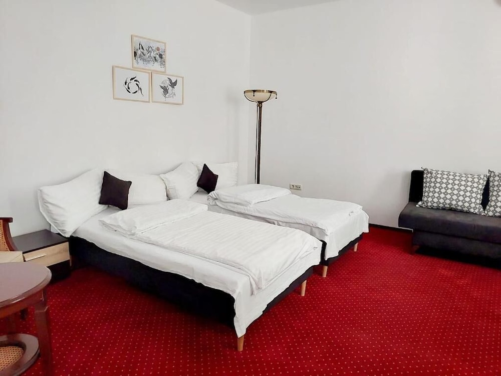 Standard Twin Room - Photo 2