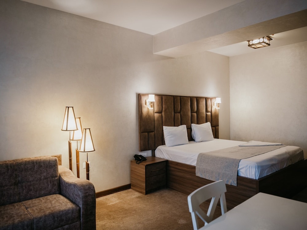 Deluxe Double Room - Photo 12