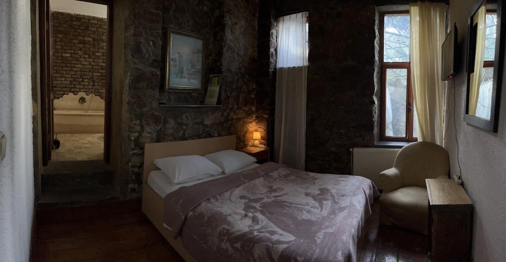 Deluxe Double Room, Bathtub
