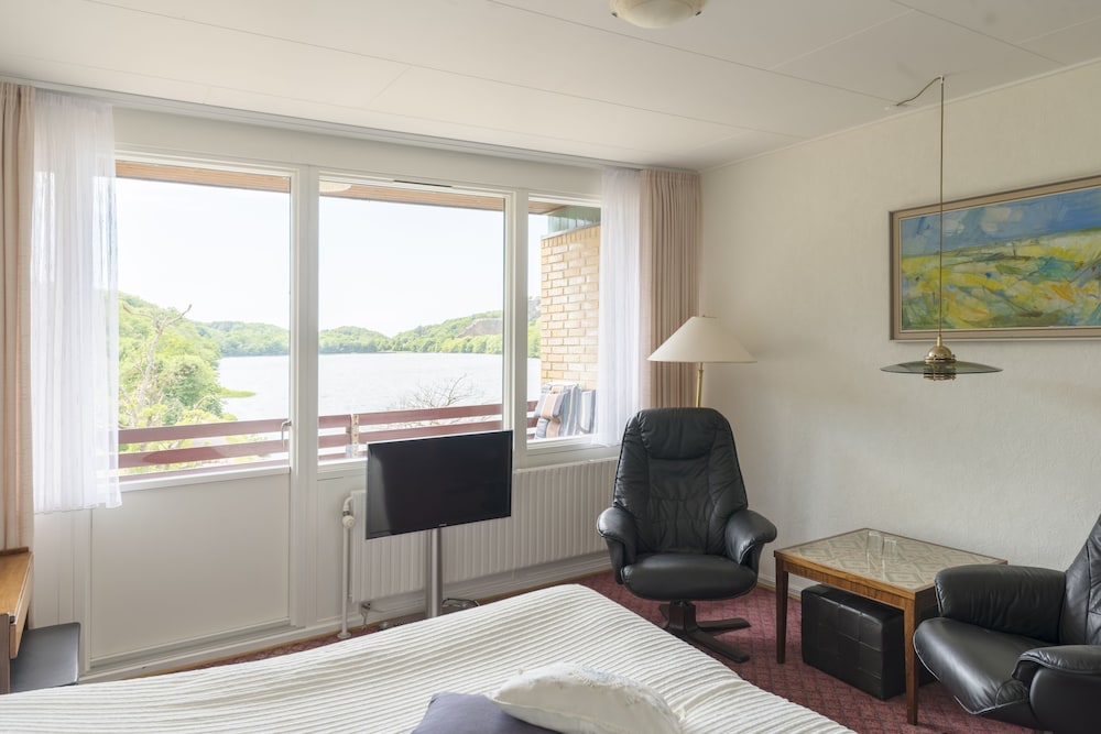 Double room with balcony and lake view (B) in the Lake Annex