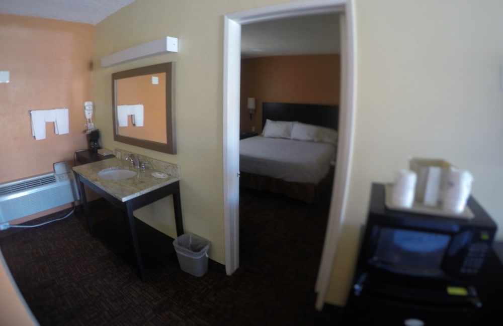 Room, Multiple Beds, Non Smoking photo 2
