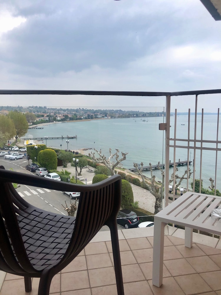 Superior Double Room, Balcony, Partial Lake View photo 3