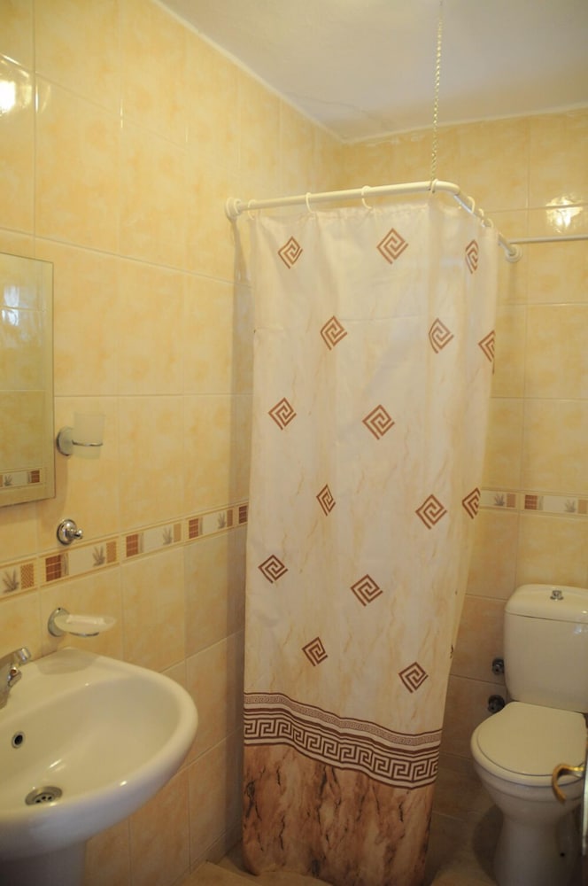 Triple Room, Private Bathroom, Garden View photo 3
