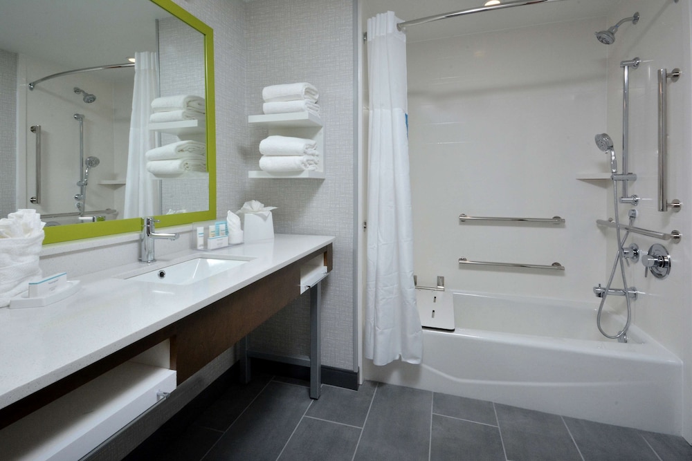 Suite, 2 Queen Beds, Accessible, Bathtub (Refrigerator) - Photo 7