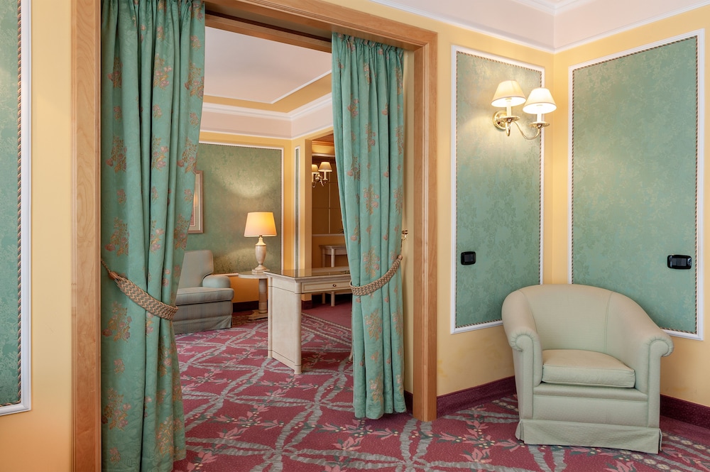 Luxury Suite - Photo 1