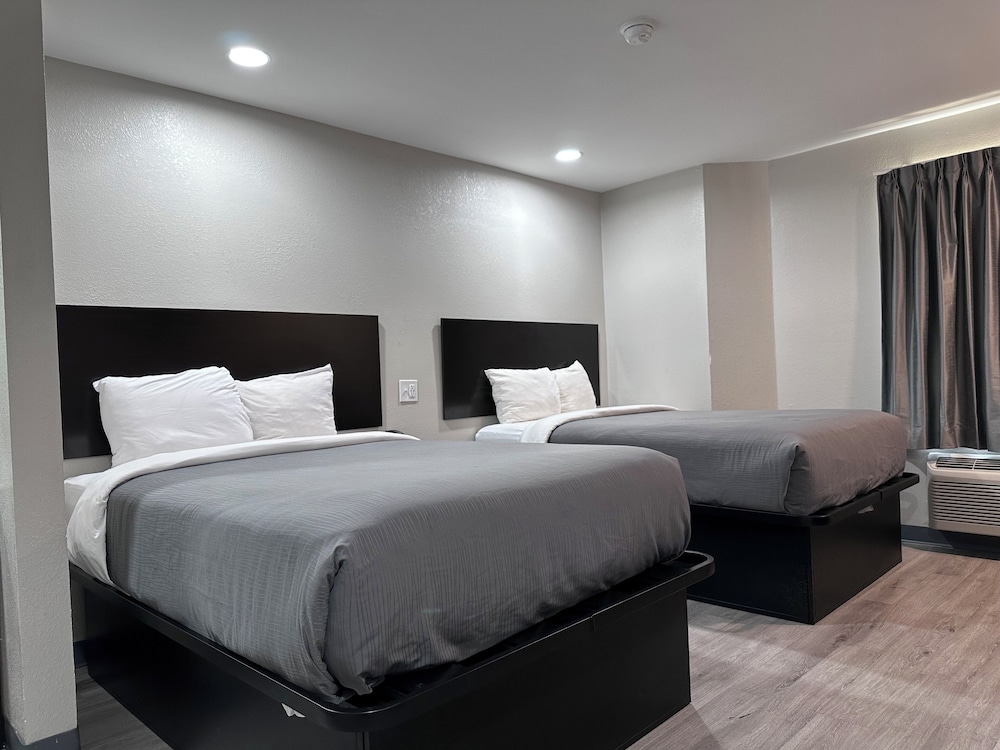 Standard Room, 2 Double Beds, Non Smoking photo 1
