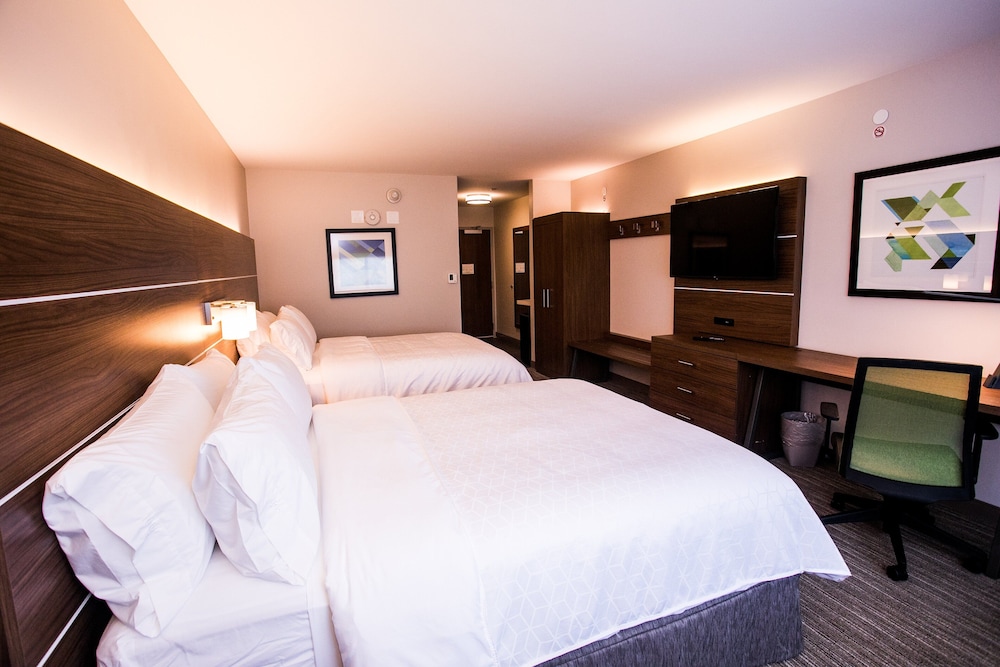 Suite, 2 Queen Beds, Accessible Bathtub (Mobility) - Photo 1