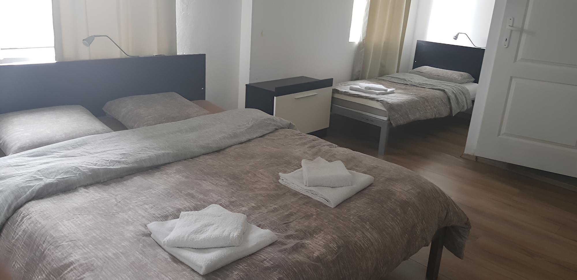 Economy Triple Room photo 1