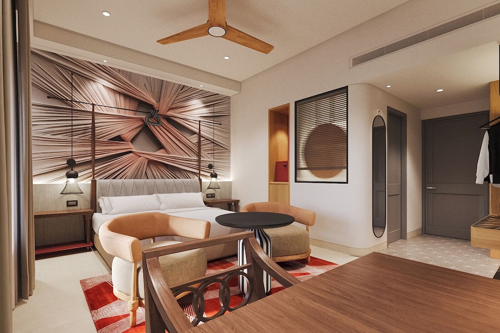 Premium Room, 1 King Bed, Balcony, Garden View
