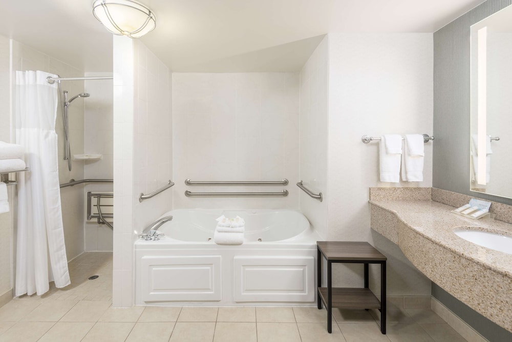 Suite - Photo 3