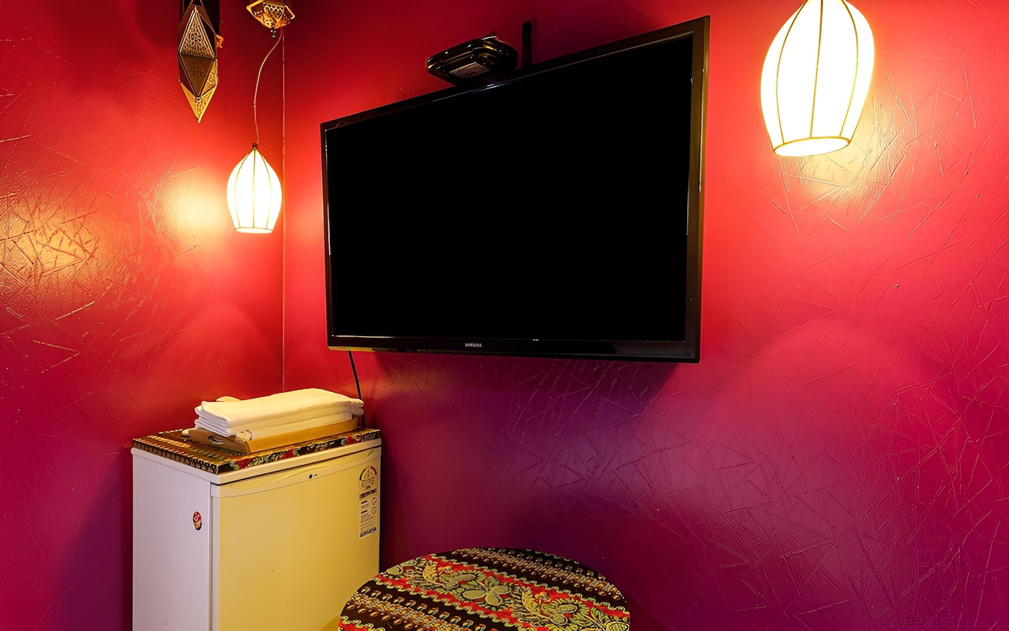 Room (Premium (Netflix Available Safe Disin) - Photo 19
