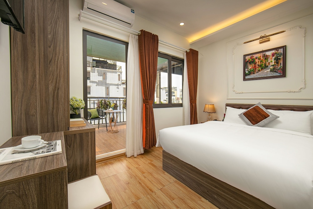 Junior Double Room, 1 Queen Bed, Patio, Lake View