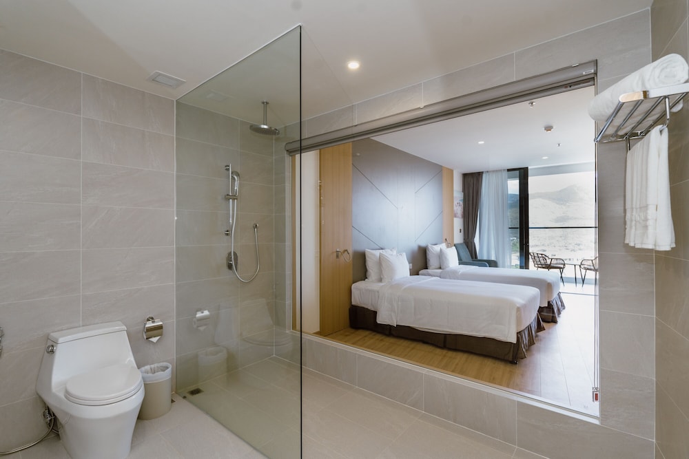 Senior Twin Room, Sea View photo 3