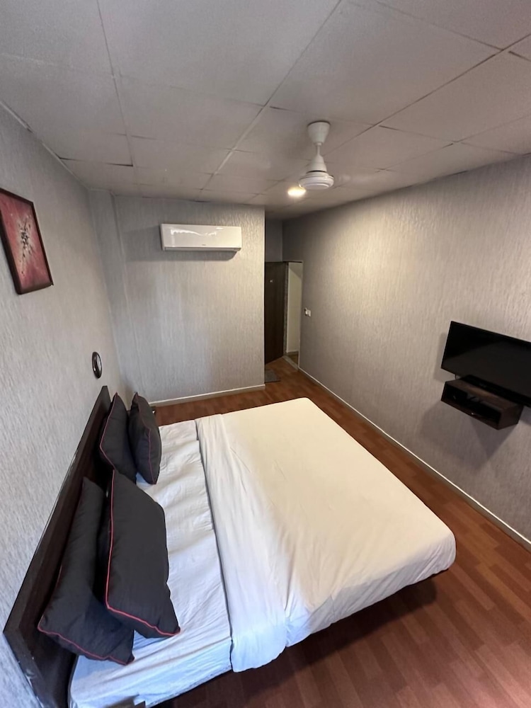 Deluxe Room - Photo 4