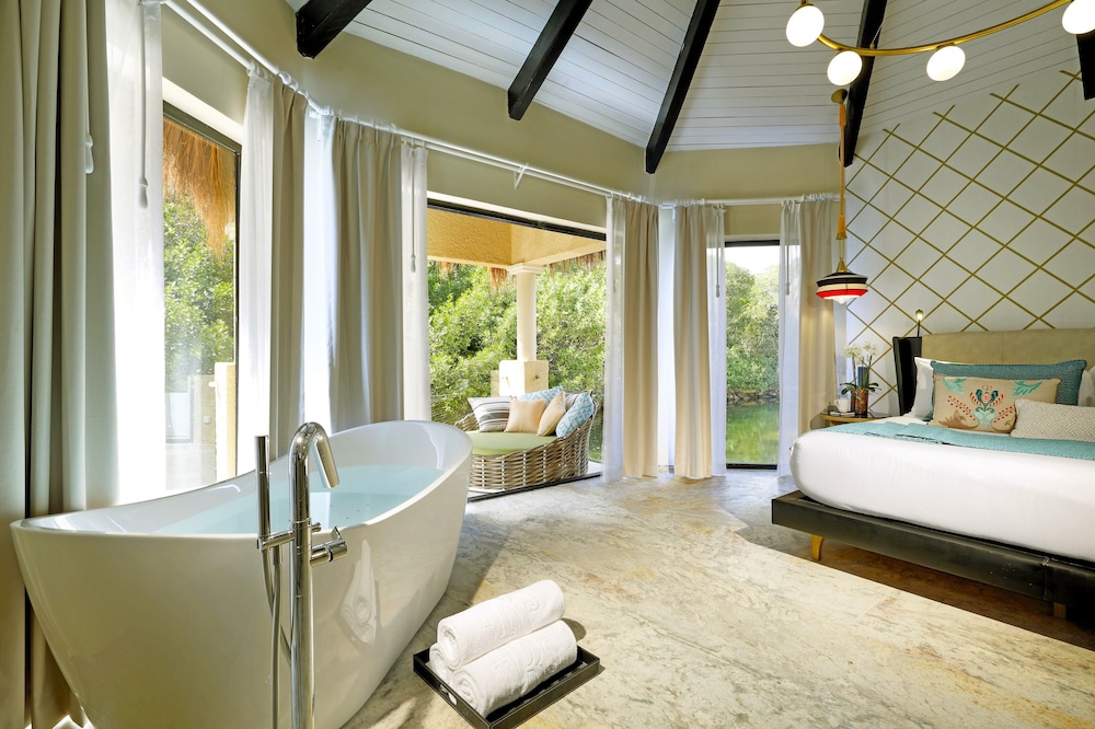 Romance Bungalow Single use by the lake thumbnail 5